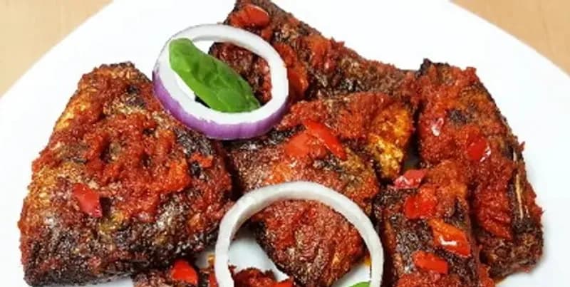 Grilled fish in peppery sauce